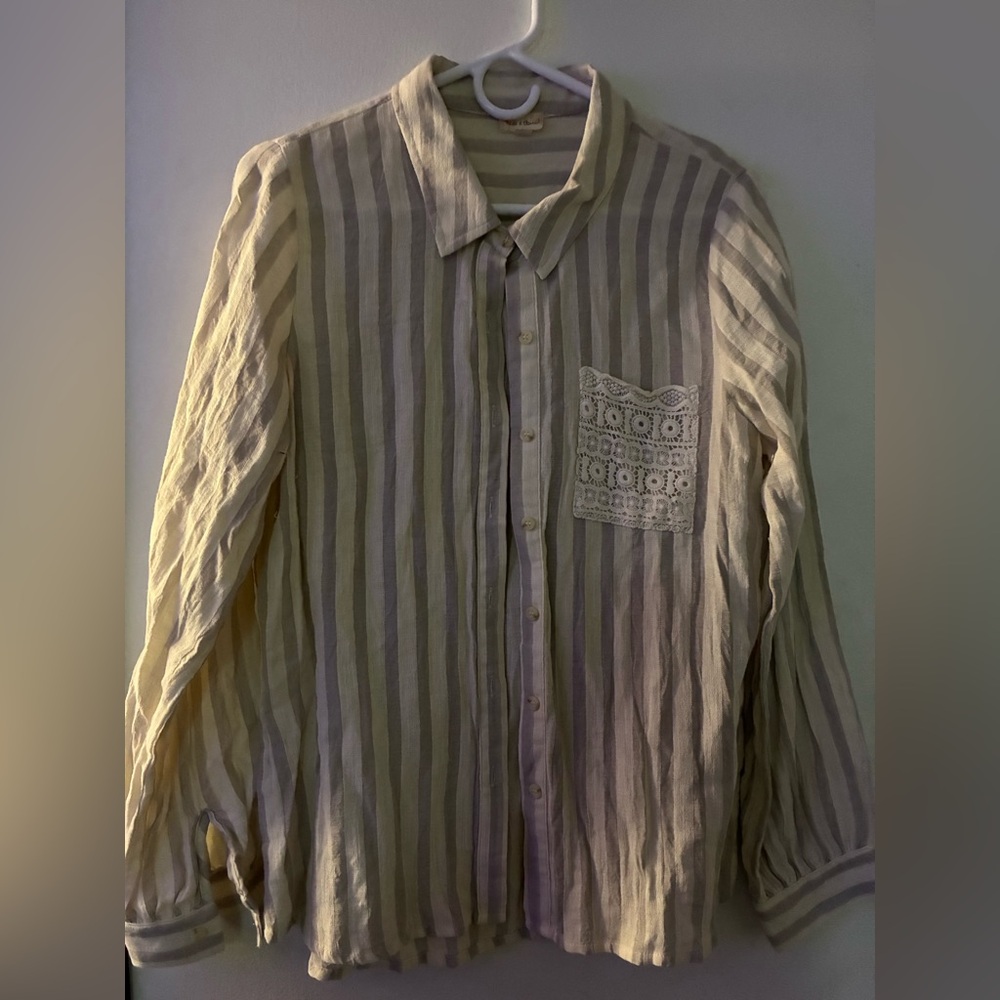 Womens‎ Hem & Thread size Medium long sleeve
